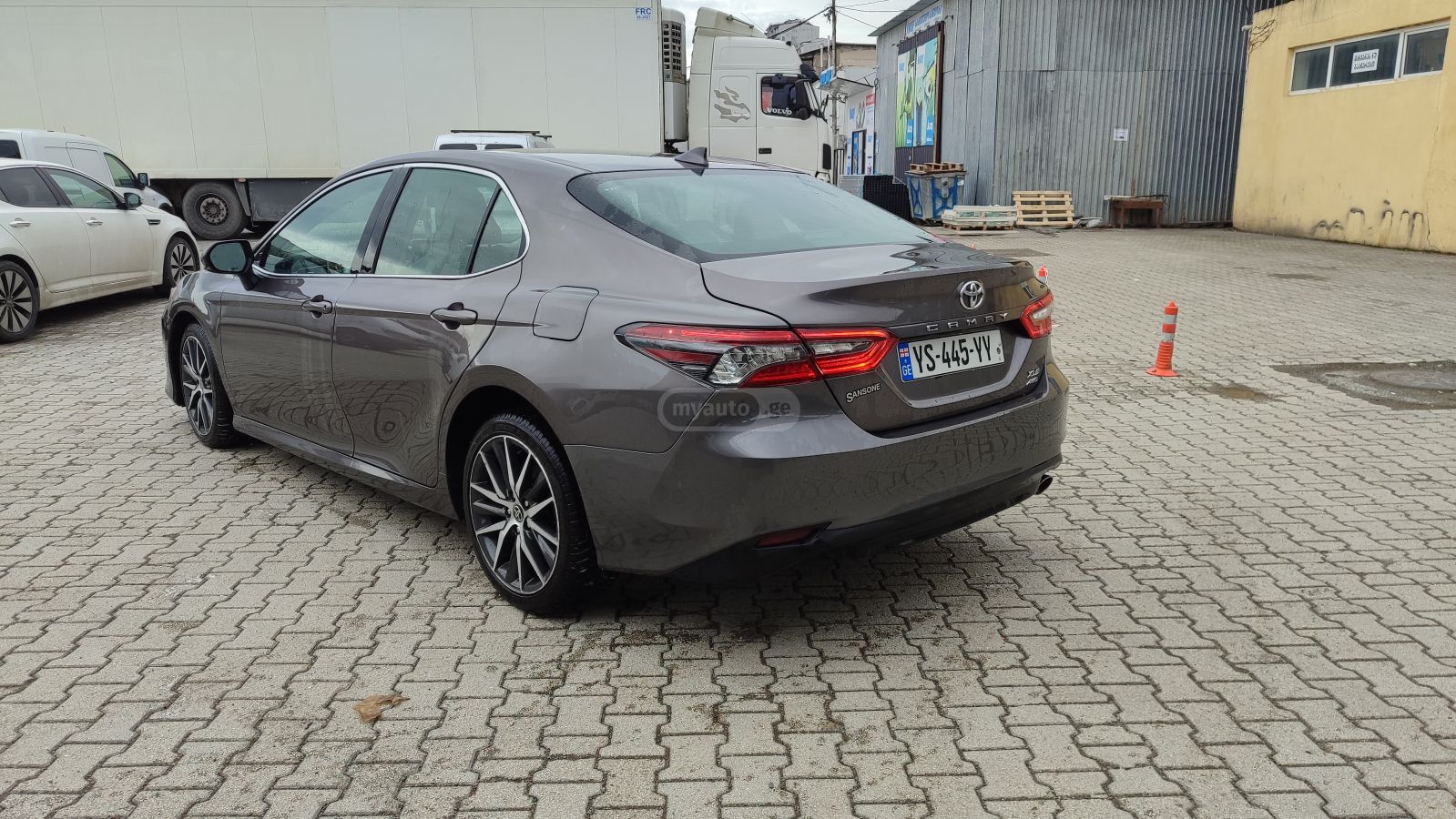 Toyota Camry - фото 3