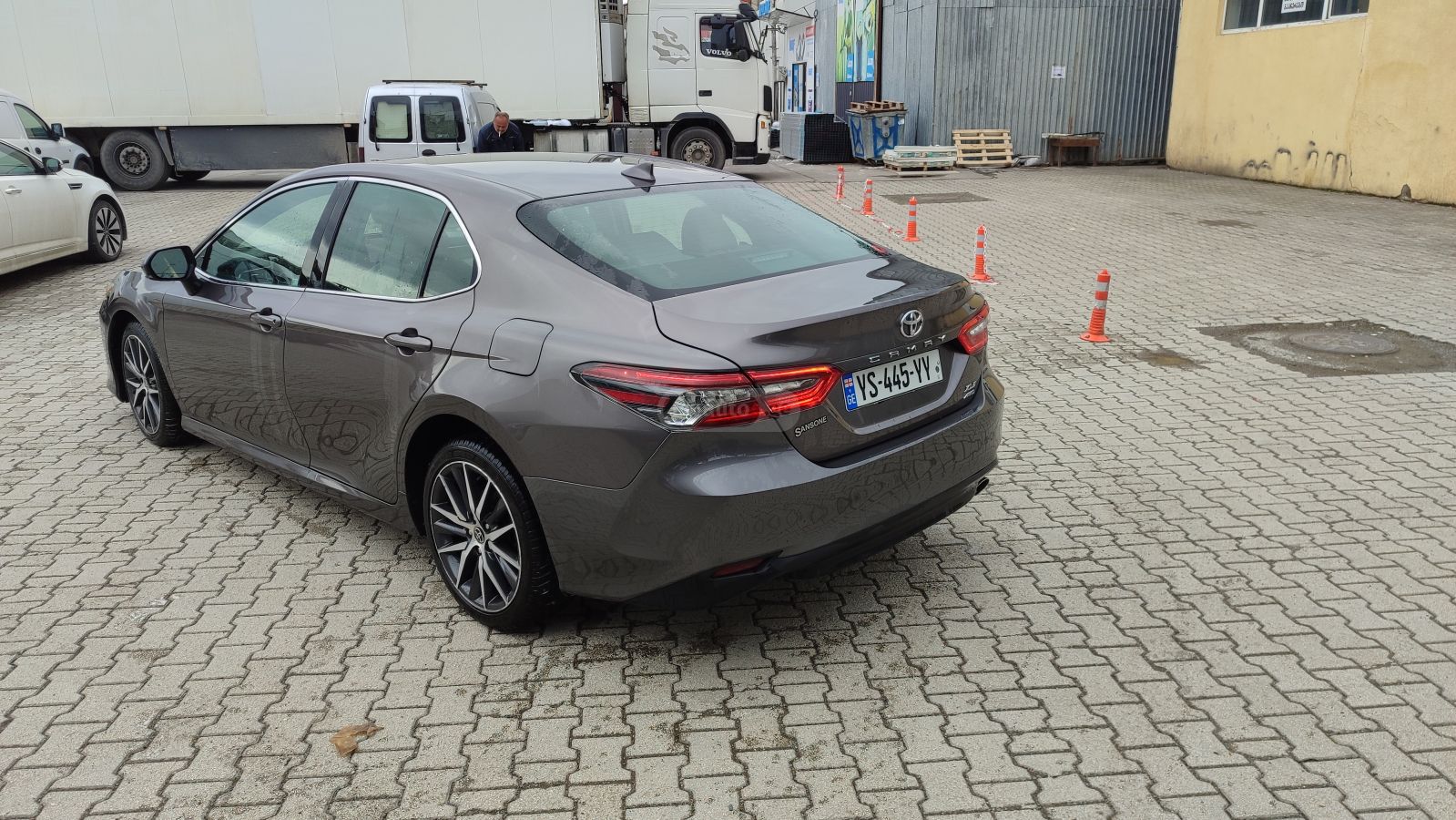 Toyota Camry - фото 4