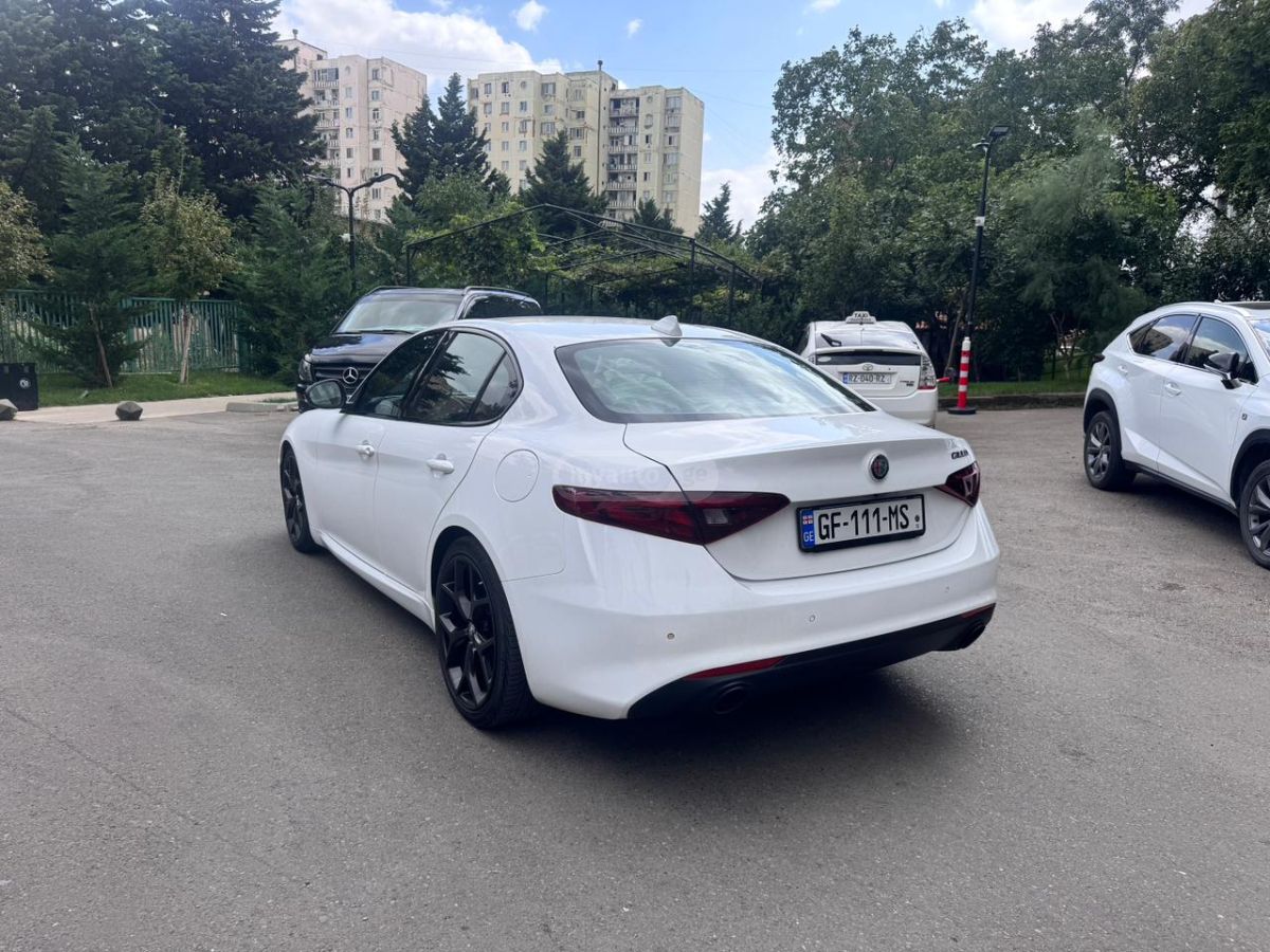 Alfa Romeo Giulia - фото 4