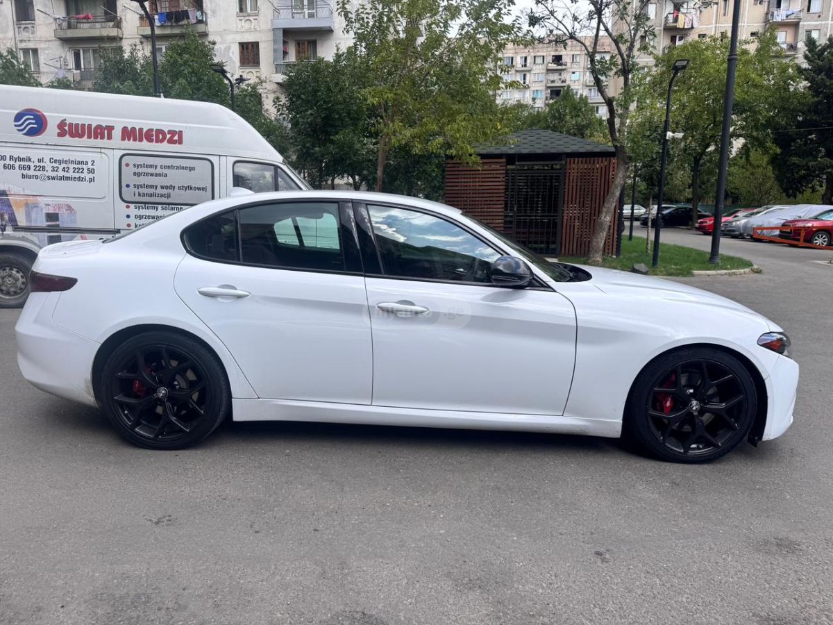 Alfa Romeo Giulia - фото 7