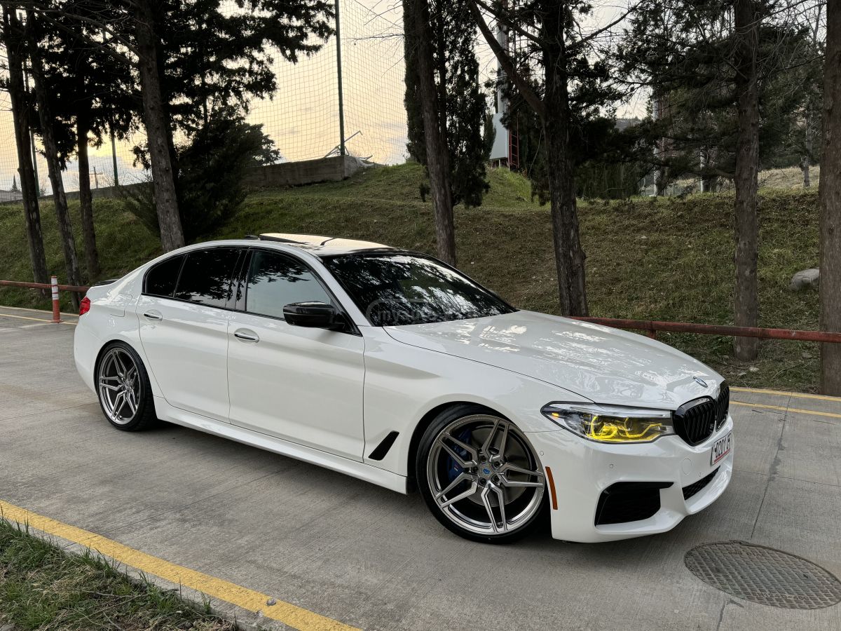 BMW M550 - фото 1