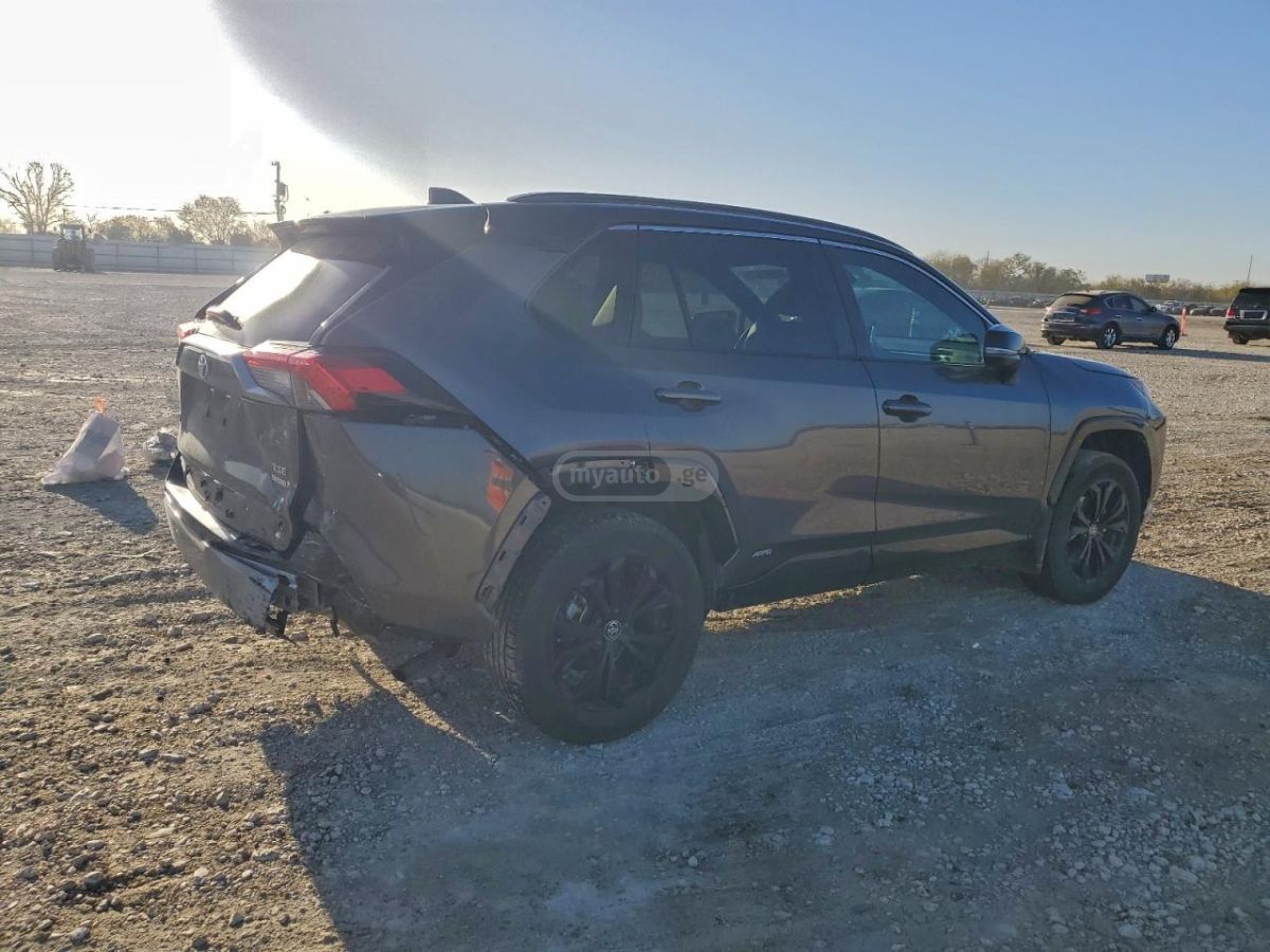 Toyota RAV 4 - фото 3