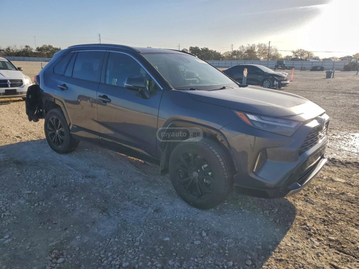 Toyota RAV 4 - фото 4