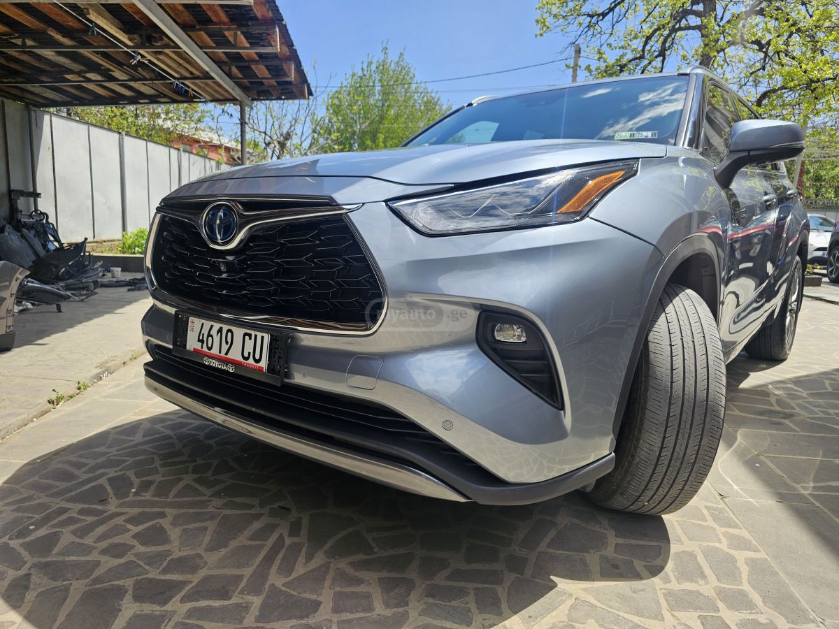 Toyota Highlander - фото 1
