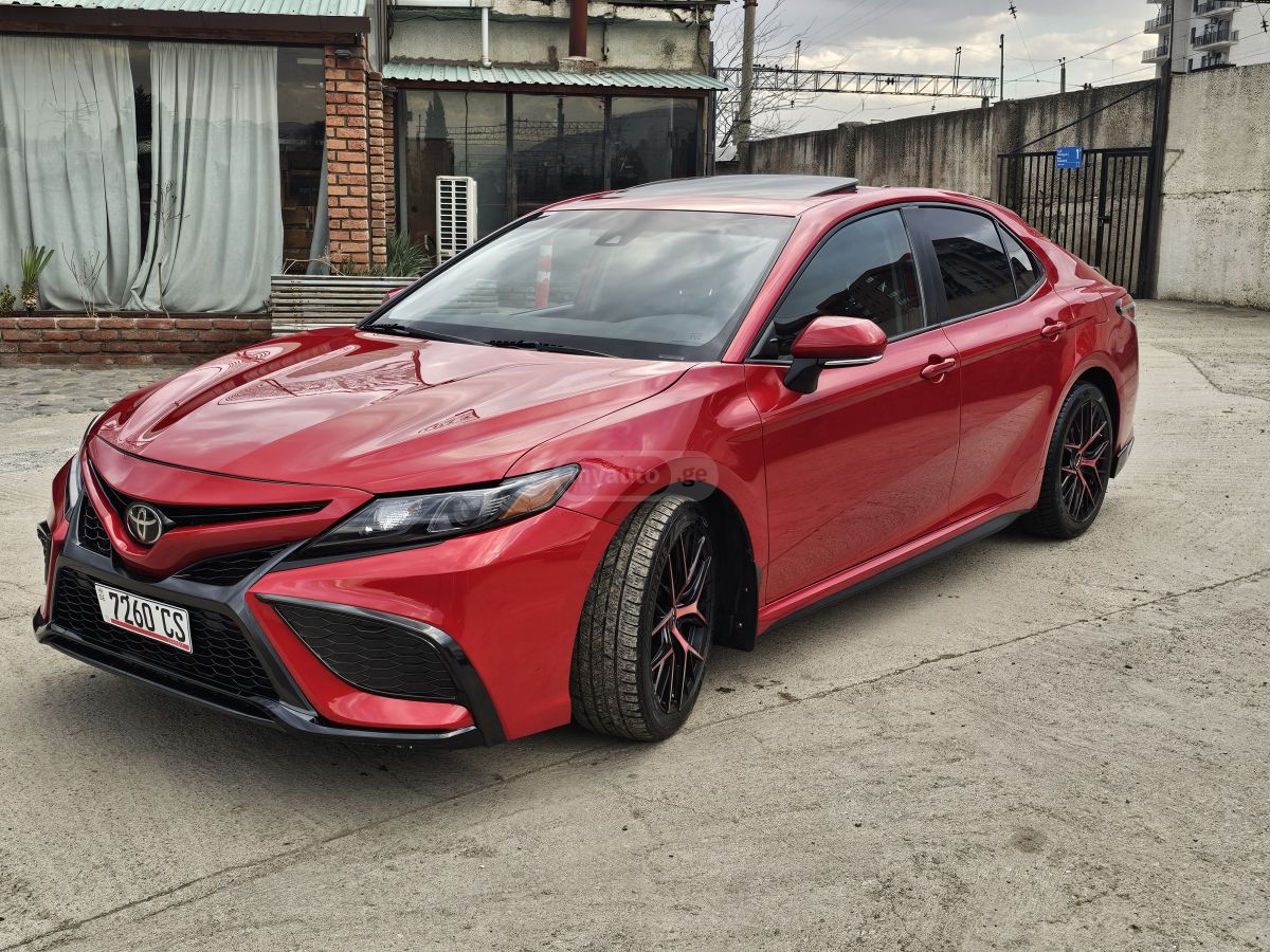 Toyota Camry - фото 1