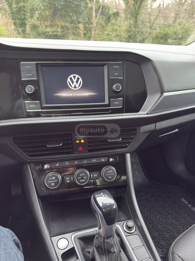 Volkswagen Jetta - фото 8