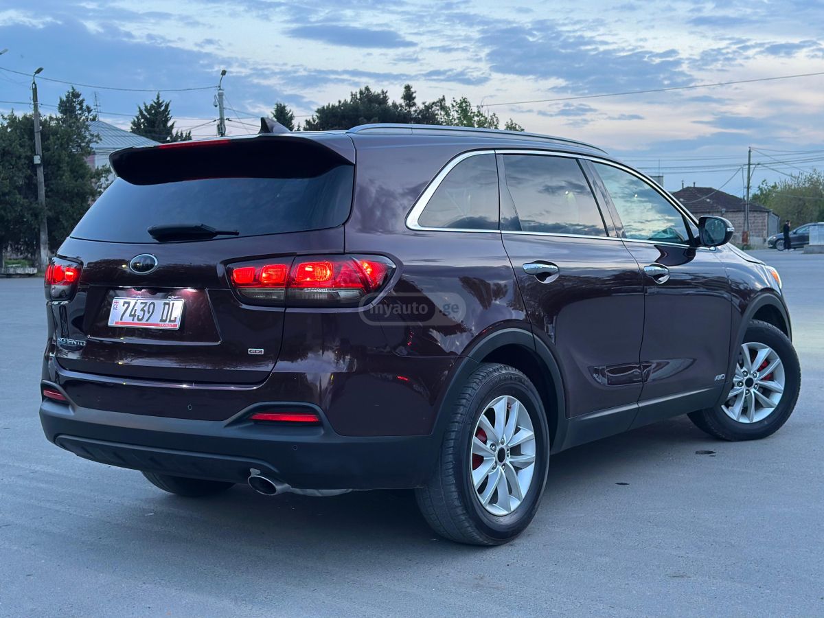 Kia Sorento - фото 4
