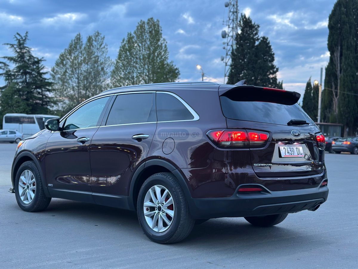 Kia Sorento - фото 5