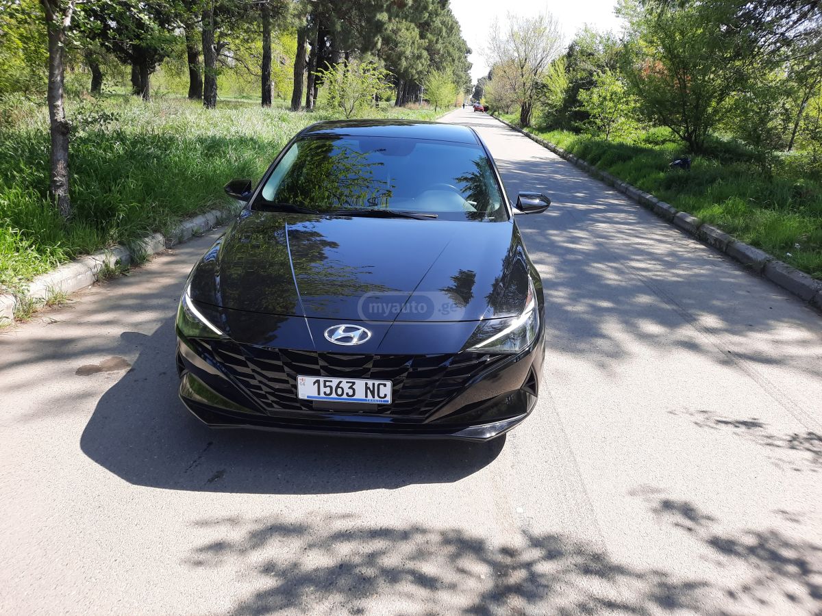 Hyundai Elantra - фото 1