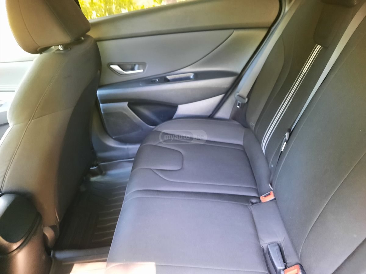 Hyundai Elantra - фото 10