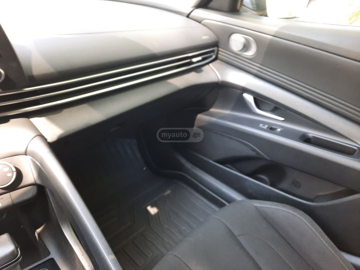 Hyundai Elantra - фото 11
