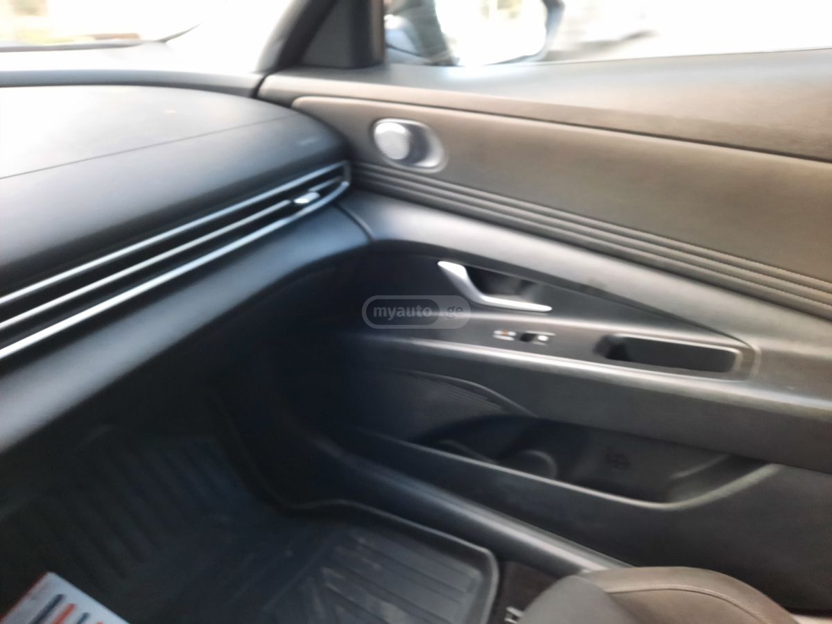 Hyundai Elantra - фото 7