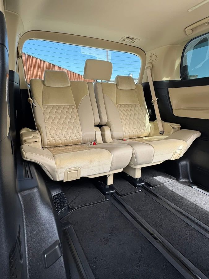 Toyota Alphard - фото 10
