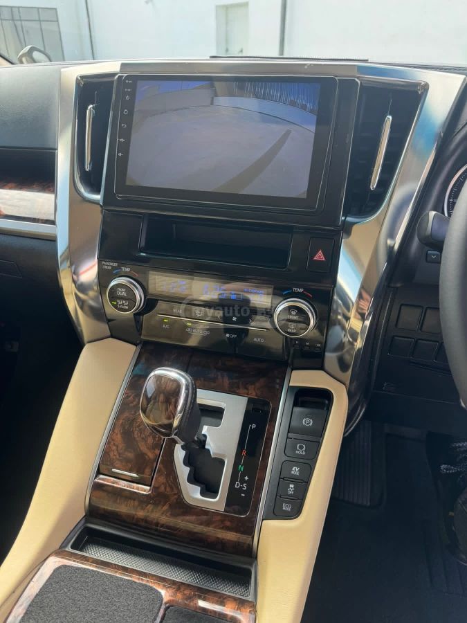 Toyota Alphard - фото 11