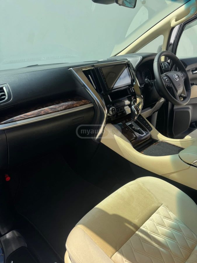 Toyota Alphard - фото 12