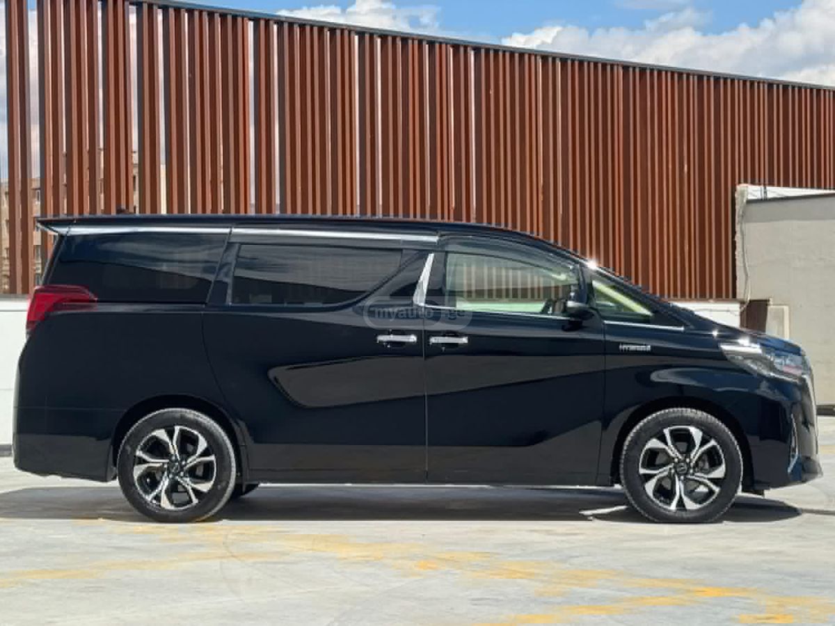 Toyota Alphard - фото 6