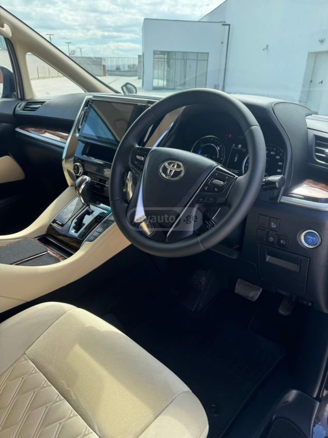 Toyota Alphard - фото 8
