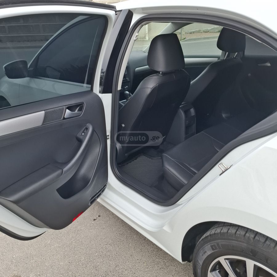 Volkswagen Jetta - фото 8