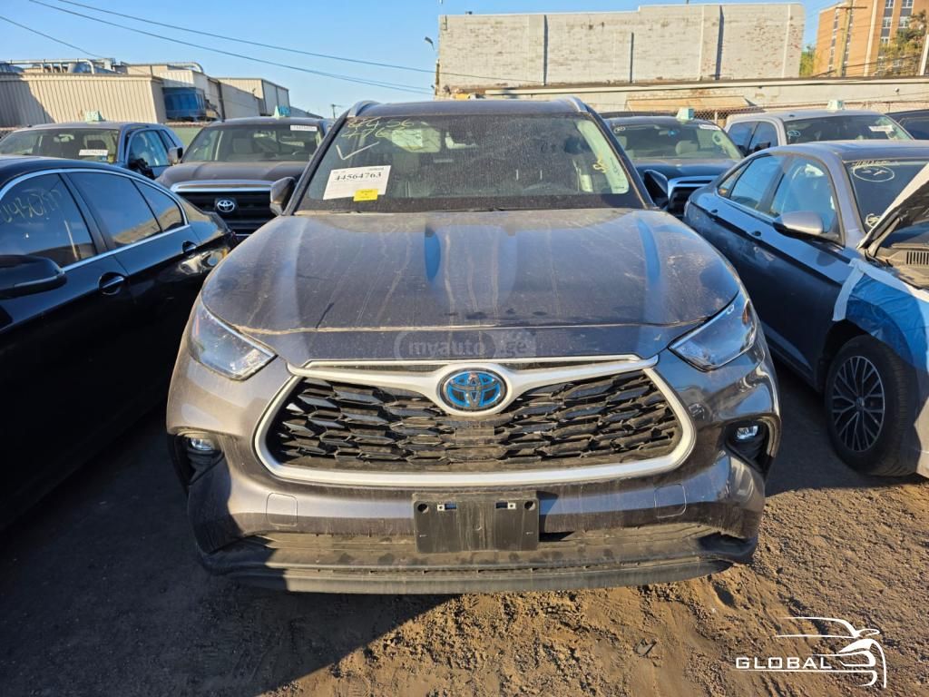 Toyota Highlander - фото 1