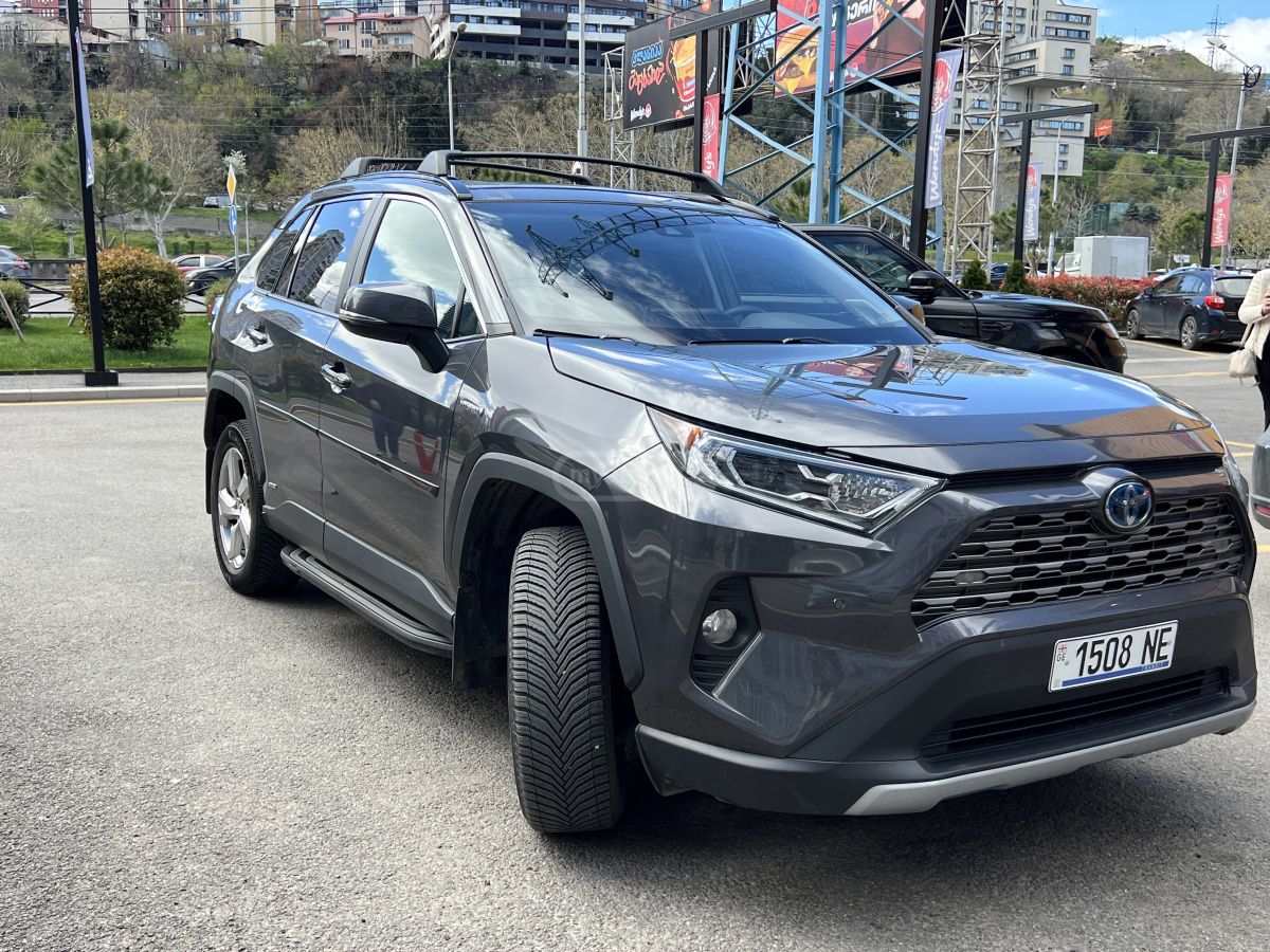 Toyota RAV 4 - фото 1