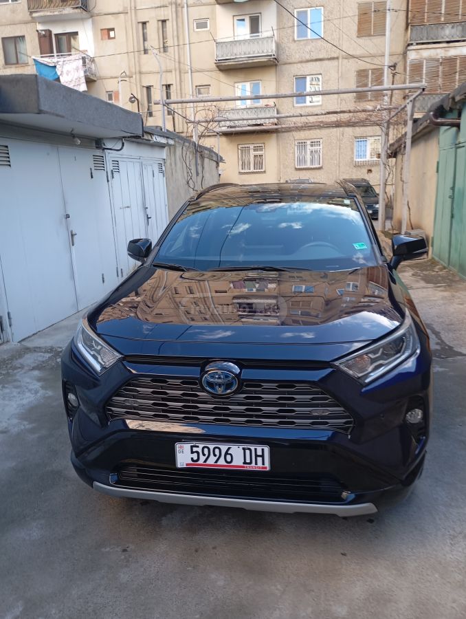 Toyota XSE 4dr All-Wheel Drive CVT — миниатюра 1