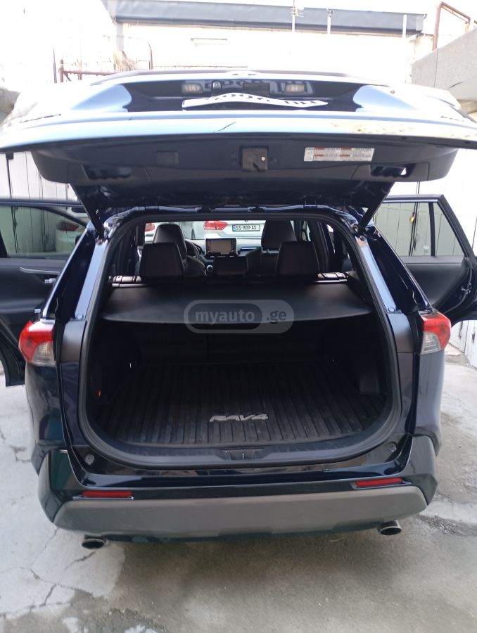 Toyota XSE 4dr All-Wheel Drive CVT — миниатюра 10