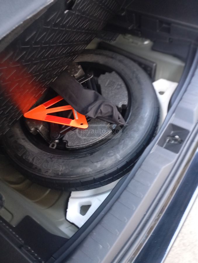 Toyota XSE 4dr All-Wheel Drive CVT — миниатюра 12