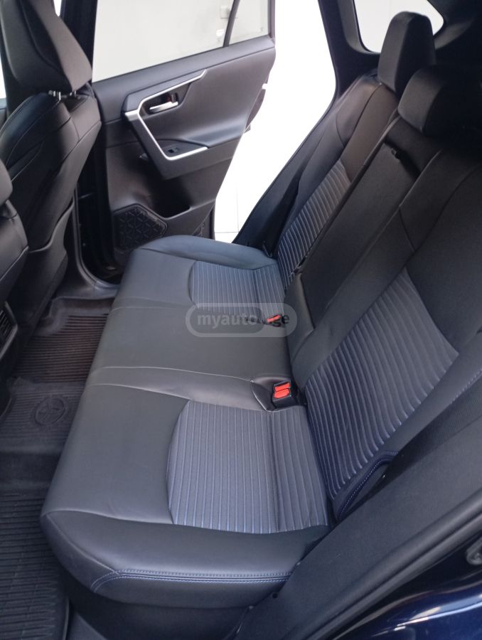 Toyota XSE 4dr All-Wheel Drive CVT — миниатюра 13