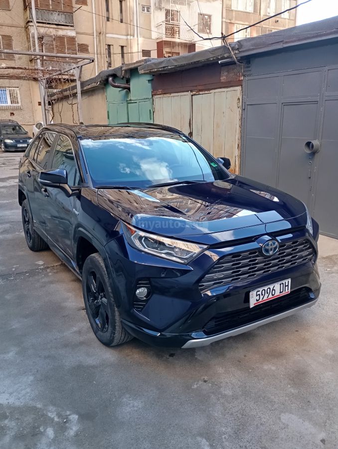 Toyota XSE 4dr All-Wheel Drive CVT — миниатюра 3