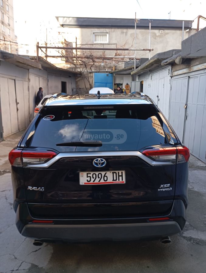 Toyota XSE 4dr All-Wheel Drive CVT — миниатюра 5