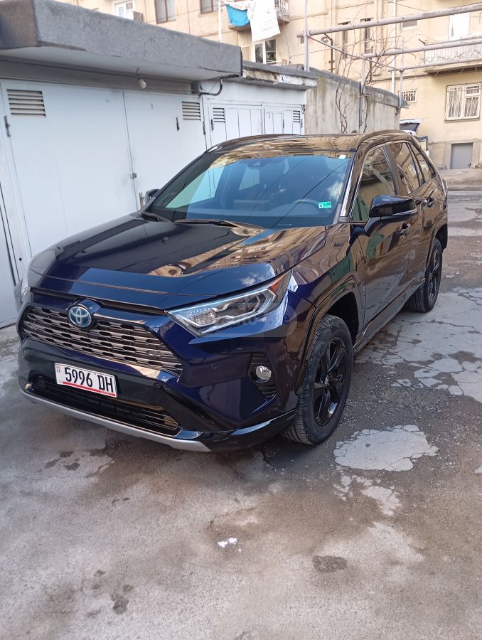 Toyota XSE 4dr All-Wheel Drive CVT — миниатюра 7