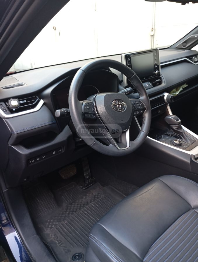 Toyota XSE 4dr All-Wheel Drive CVT — миниатюра 9