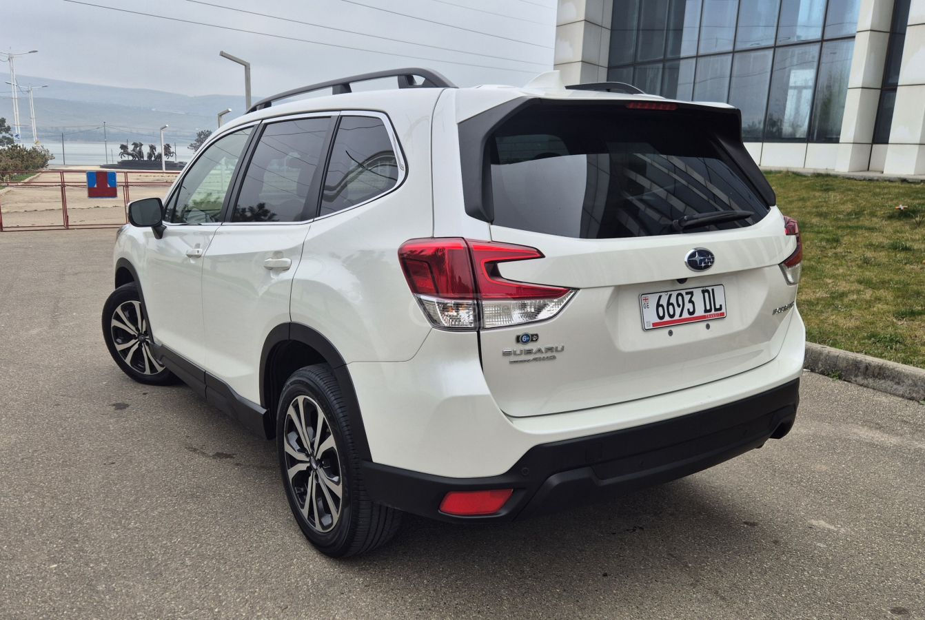 Subaru Limited 4dr All-Wheel Drive CV — миниатюра 6