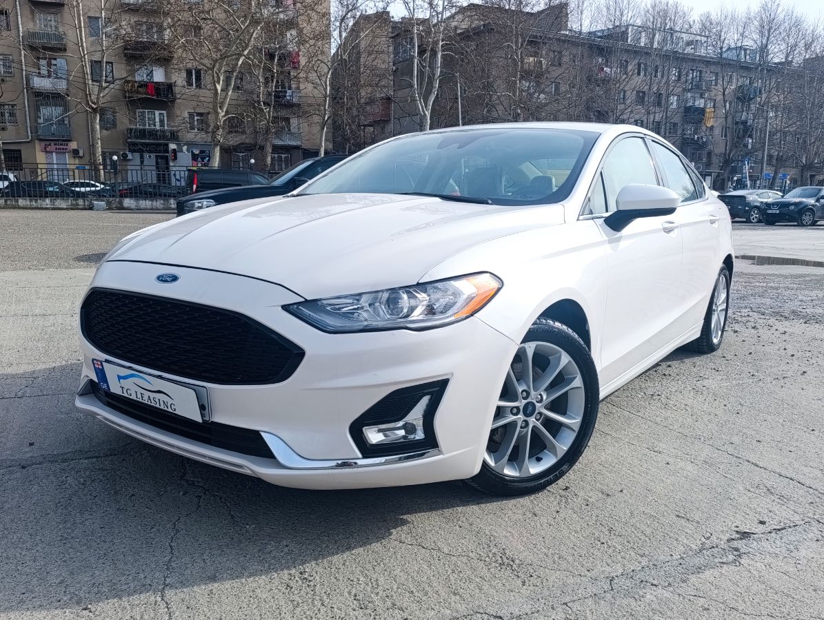 Ford Fusion - фото 1