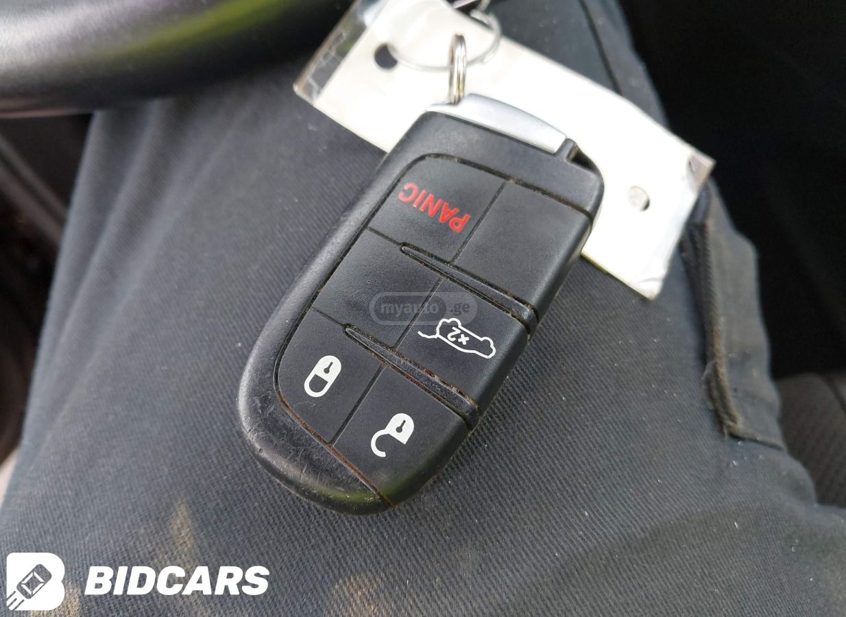 Jeep Laredo 4dr 4x4 Automatic — миниатюра 9