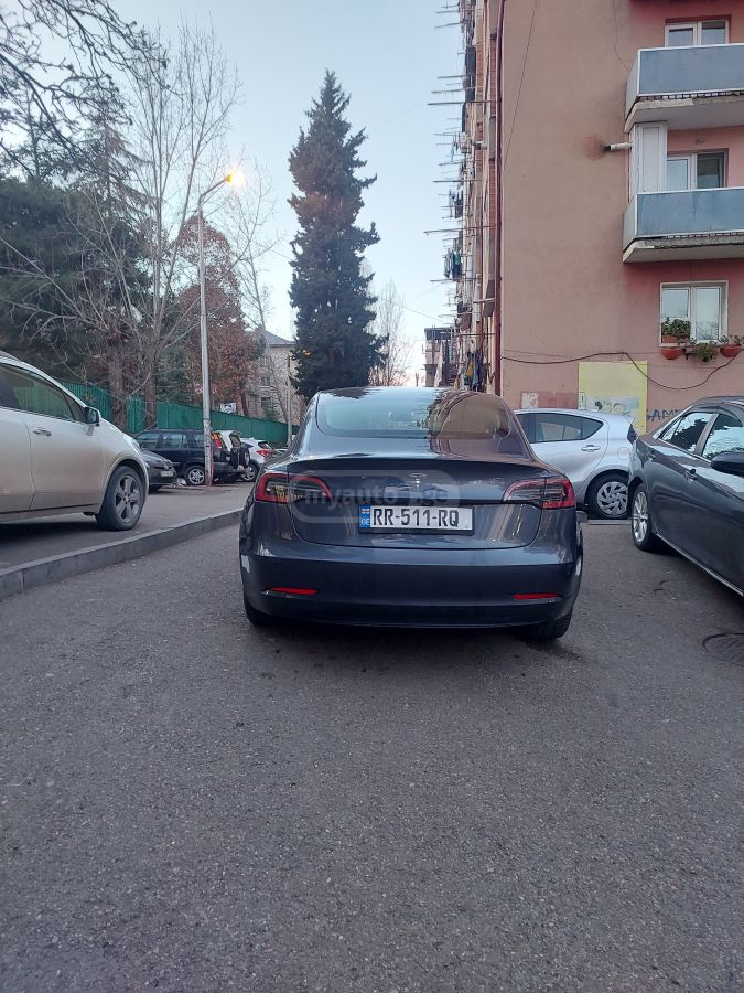 Tesla Model 3 - фото 1