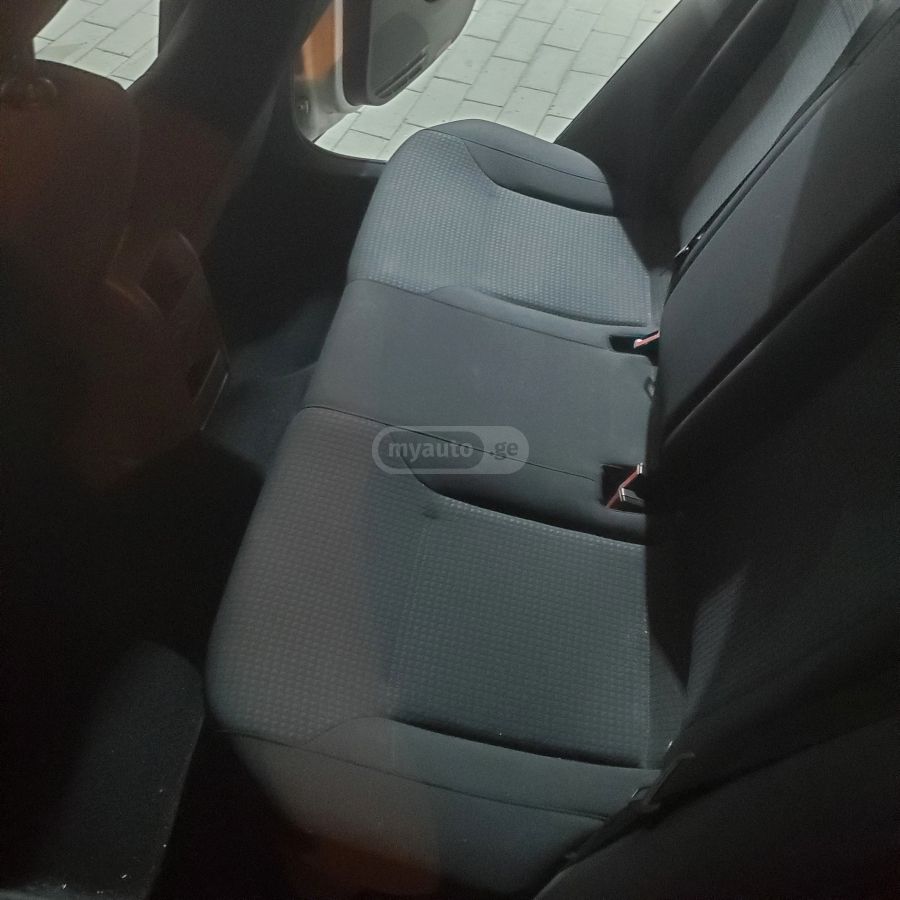 Volkswagen Jetta - фото 4
