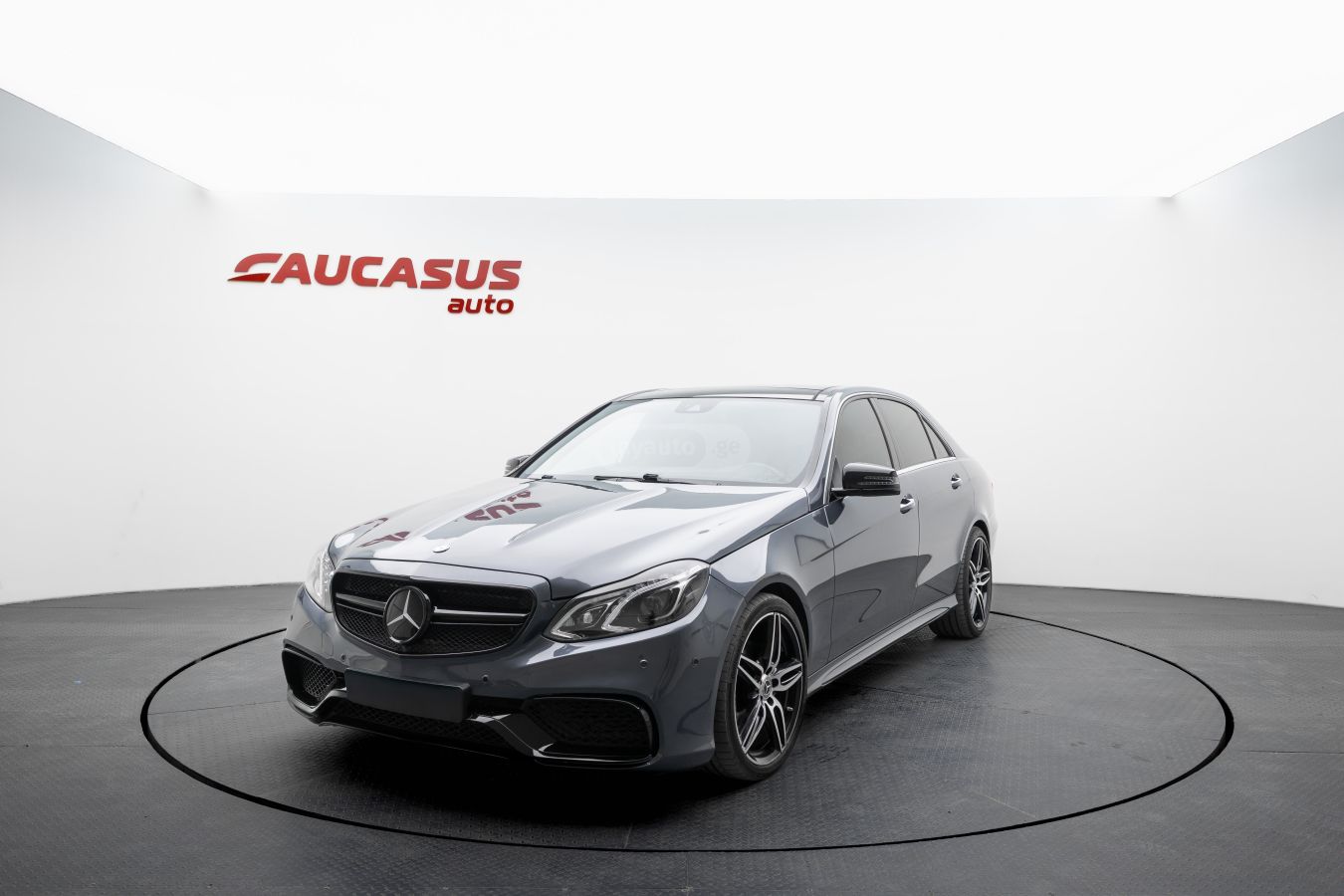 Mercedes-Benz E 400 - фото 1