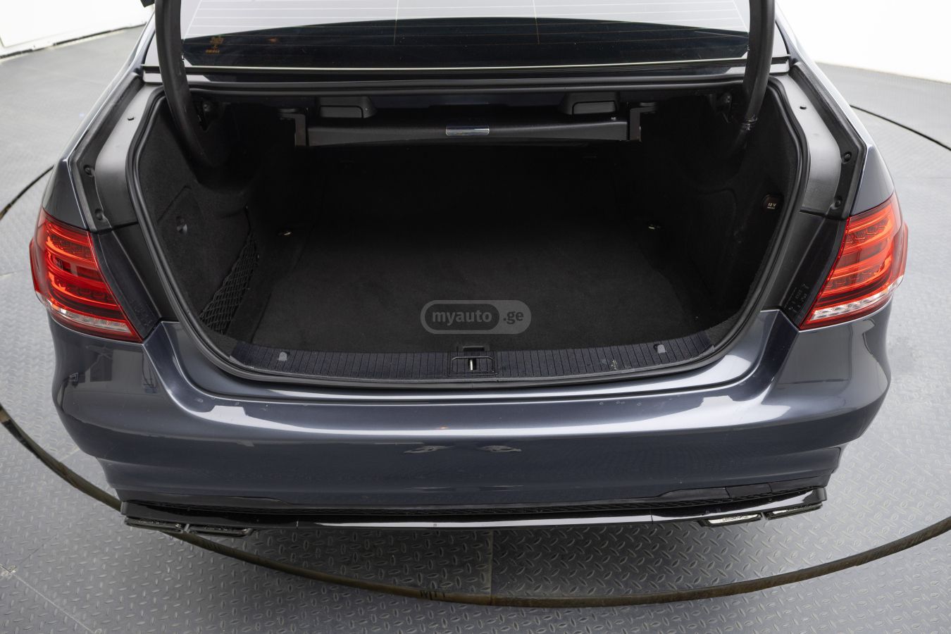 Mercedes-Benz E 400 - фото 7