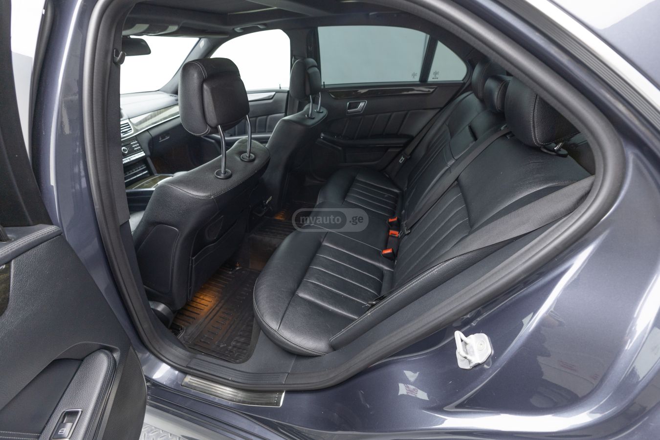 Mercedes-Benz E 400 - фото 8