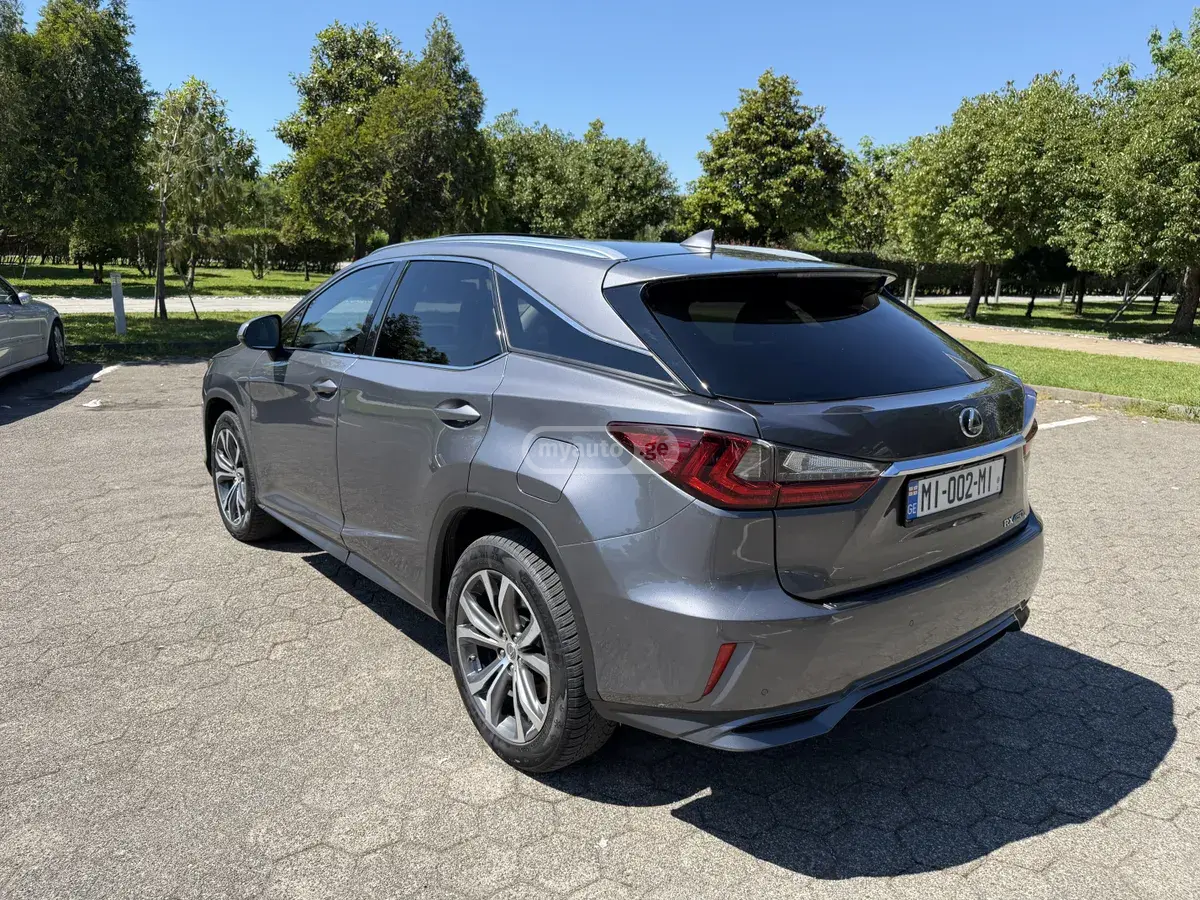 نمای دیگر Lexus Base 4dr All-wheel Drive CVT 2016