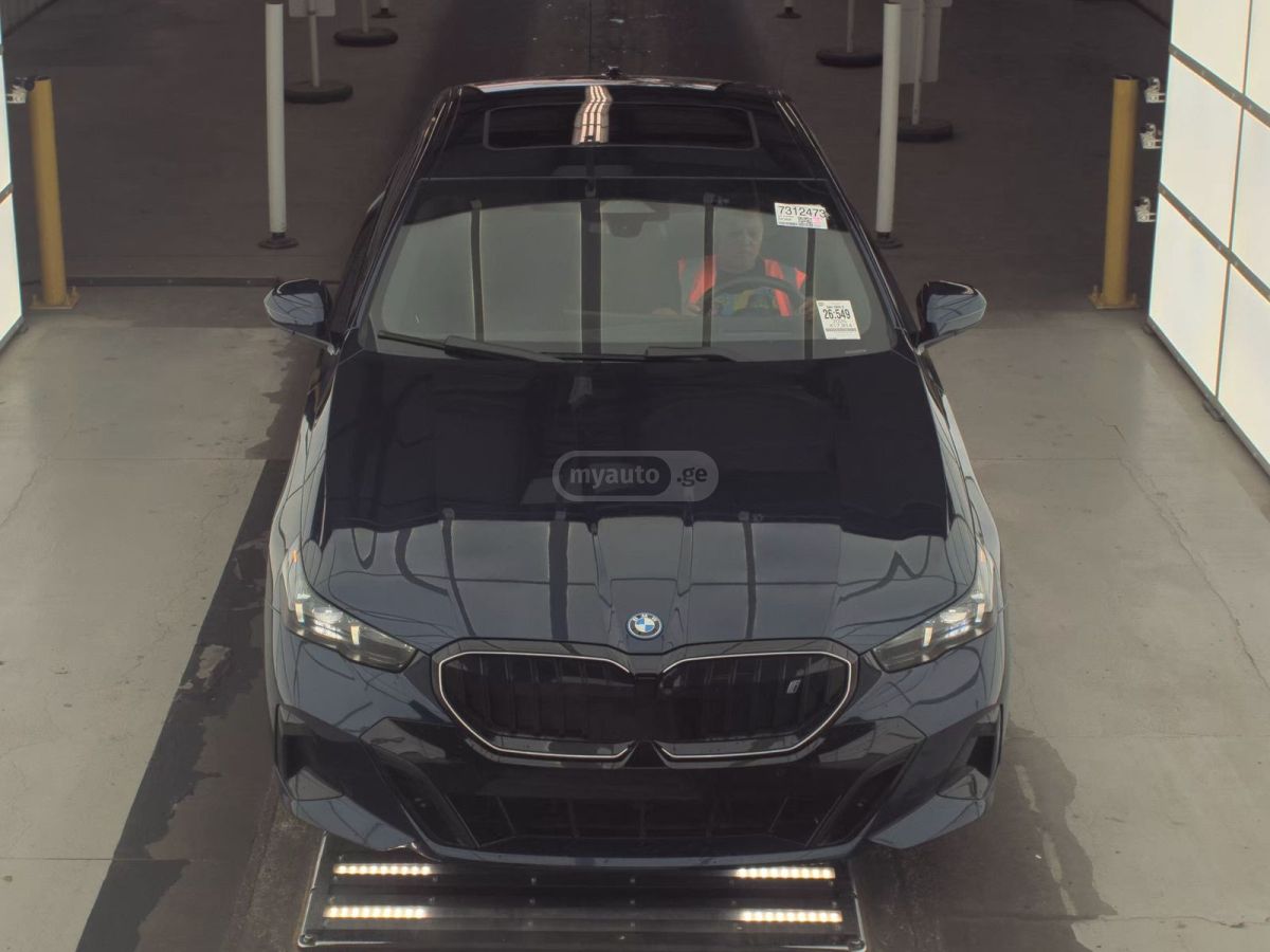 BMW I7 - фото 2