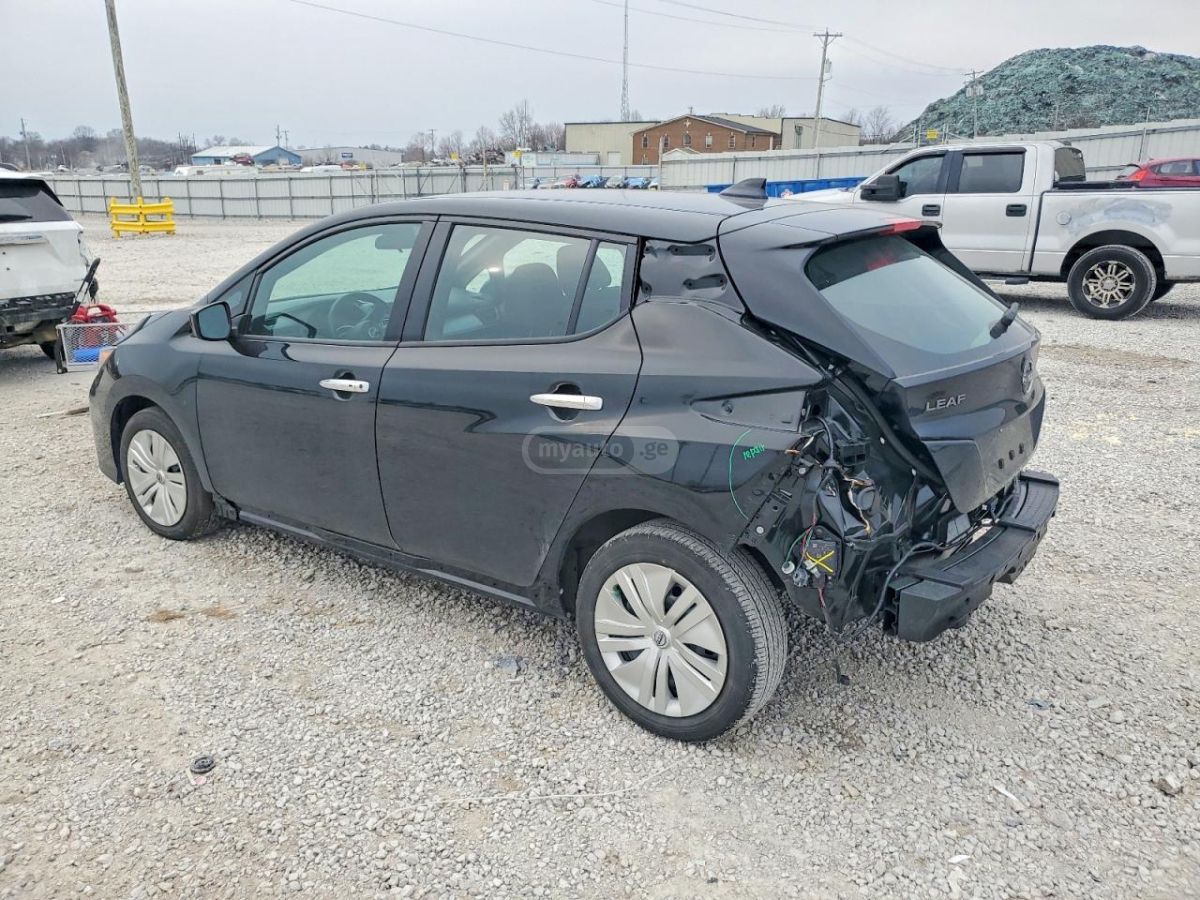 Nissan Leaf - фото 2