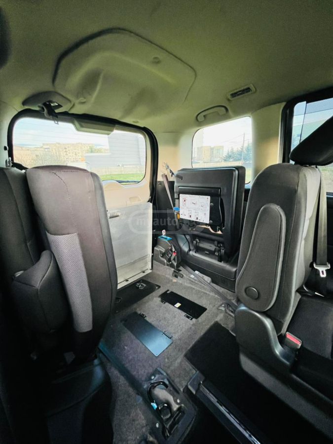 Nissan Serena - фото 7