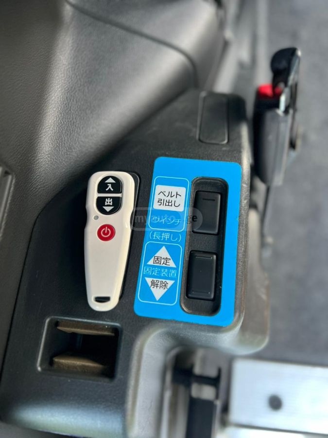 Nissan Serena - фото 8