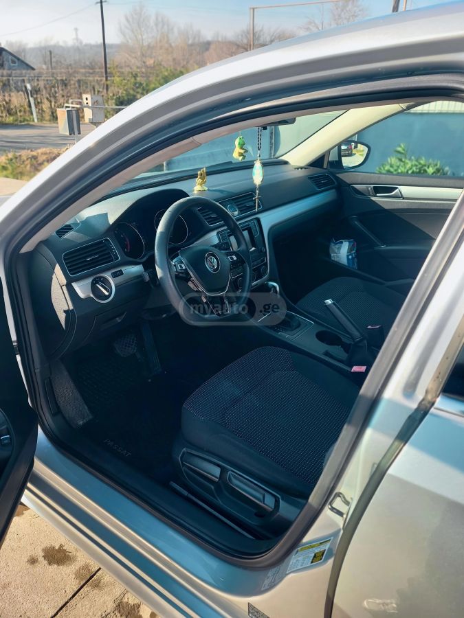 Volkswagen Passat - фото 6