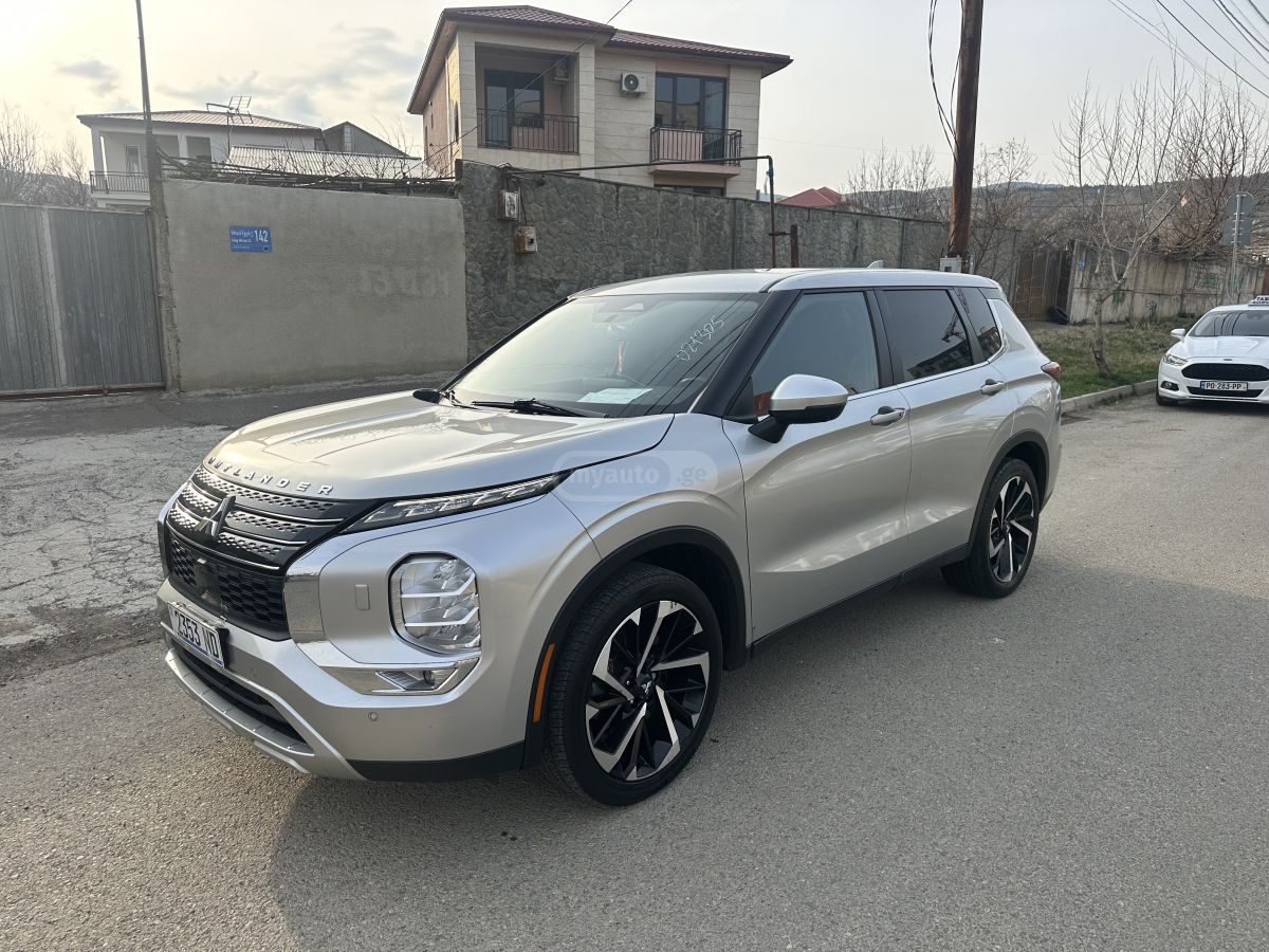 Mitsubishi Outlander - фото 1