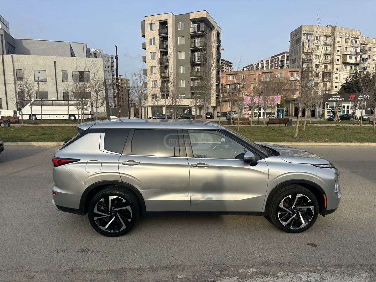 Mitsubishi Outlander - фото 3