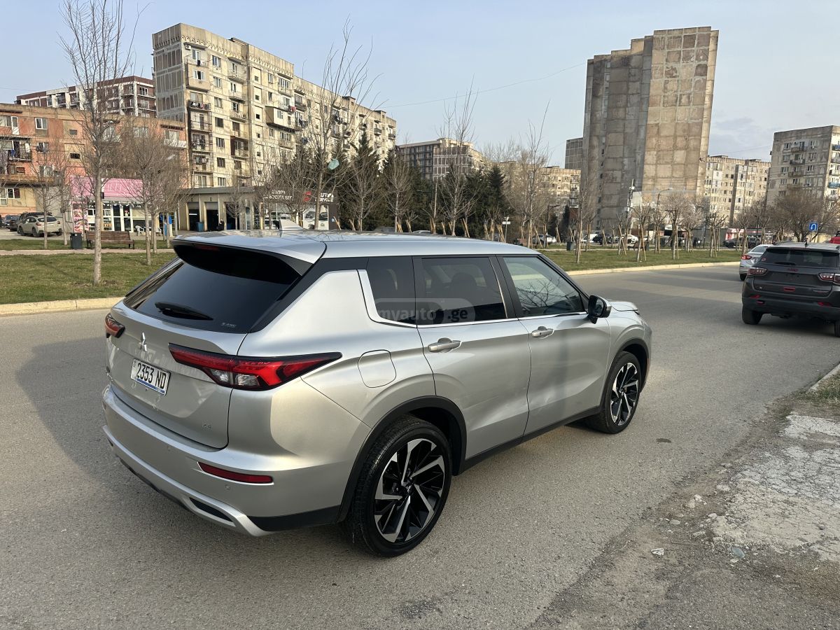 Mitsubishi Outlander - фото 6