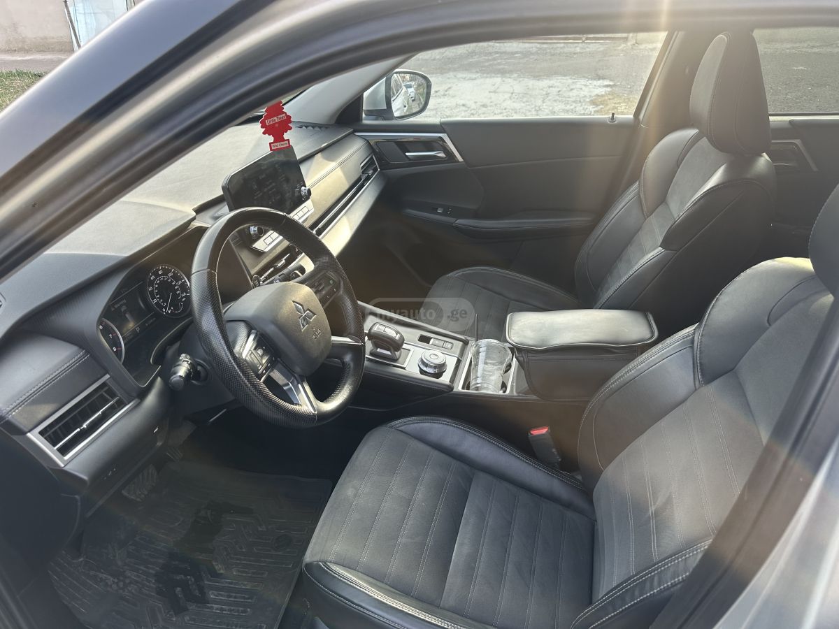 Mitsubishi Outlander - фото 9